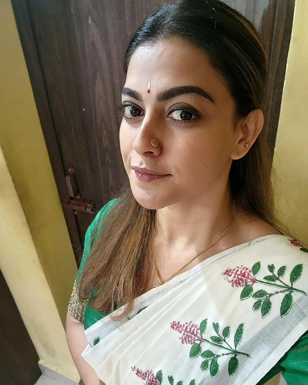 Anusree Nair Wearing Beautiful Earrings Jewellery White Saree Green Blouse